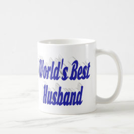 Marido com caneca de café com metade azul