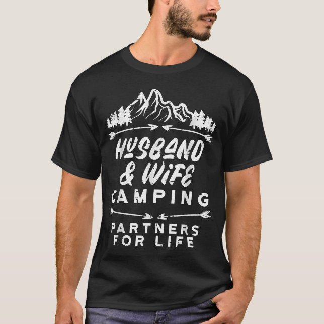 Marido e Mulher Camisetas Combinando para Acampame (Frente)