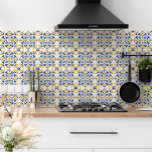 Marinho Azul Amarelo-Mediterrâneo Padrão Branco<br><div class="desc">Introduzindo o nosso azulejo cerâmico maravilhoso e único, perfeito para trazer um toque do Mediterrâneo para a sua casa. Com seu padrão decorativo moderno de ornamento em marinho azul e amarelo em um fundo branco nítido, este azulejo irá infundir seu espaço com estilo e elegância. Quer você esteja querendo fazer...</div>