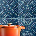 Marinho Azul Caleidoscópio Padrão Geométrico<br><div class="desc">Esse azulejo cerâmico é caracterizado por padrões simétricos que exaltam uma aura de elegância e sofisticação. O fundo azul profundo serve como canvas para as formas geométricas mesmerizantes em tons mais claros de azul e branco. Estas formas criam um efeito caleidoscópico, atraindo o olho do espectador para o centro do...</div>