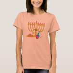 Marinho Menorah e Dreidel Leve Camisa<br><div class="desc">Vestido em Estilo para Chanucá, com nosso Marinho Menorah & Dreidel Long Sleeves T-Shirt - Imagem Licenciada em GraphicsFactory.com, e Copyright em GraphicsFactory.com</div>