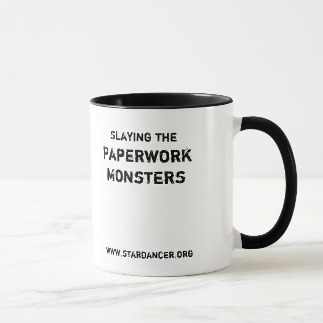 Massacrando a caneca do monstro do documento (Direita)