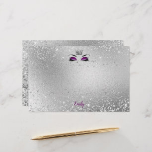 Material de papelaria com olhos brilhantes roxos