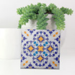 Matifs Português - Marble Branco Azul Laranja Bran<br><div class="desc">Design de azulejo decorativo vibrante,  com motivos azulejo de cor azul e laranja em português,  sobre fundo de mármore branco.</div>