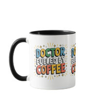médico alimentado por caneca de café