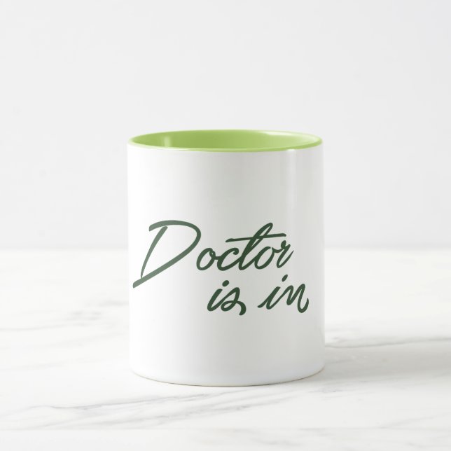 médico está na caneca engraçada de trocadilho médi (Centro)