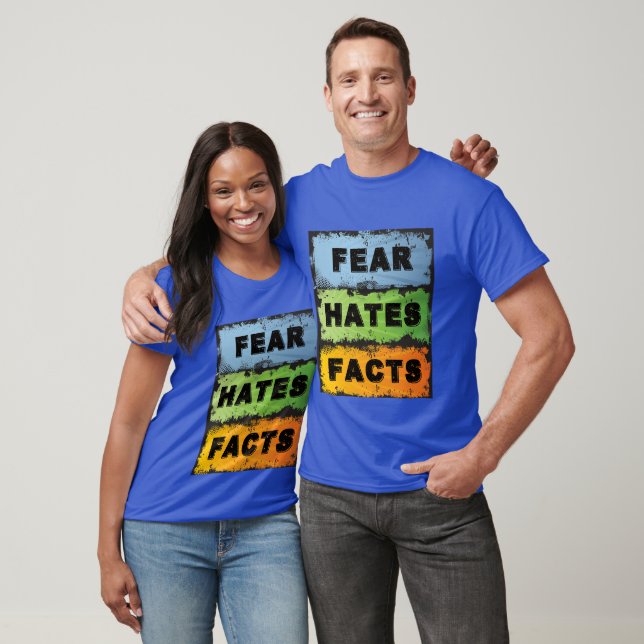 Medo Odeia Fatos - Camisa Escura com Slogan de 12  (Unissex)