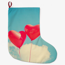 Meia De Natal Grande Balões do Coração Vermelho Contra o Céu Nublado