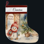 Meia De Natal Grande Bonito Snowman Personalizado<br><div class="desc">Traga alegria de férias para sua casa com nosso bonitinho Snowman. Ideal para presentes e doces,  é um encantador acréscimo às suas festividades. Personalize com esse nome especial e ano por uma maravilhosa manutenção! Designs exclusivos criados para você do My Baby Boutique!</div>