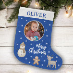 Meia De Natal Grande Cute Snowman Reindeer Gingerpão Snowflake Foto<br><div class="desc">Bonito Snowman Reindeer Gingerbird Man Snowflake Foto Grande Balcão de Natal. Uma meia de Natal bonita com um bonito boneco de neve,  renas e gengibre em um fundo azul com flocos de neve brancos. Adicione seu nome e foto.</div>