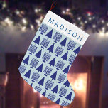 Meia De Natal Grande Feliz Interreligioso Chrismukkah Cute Chilte Name<br><div class="desc">Crie seu próprio marinho azul Menorah e padrão das árvores de Natal como um cruzamento perfeito para as comemorações de Chrismukkah e Hanukkah. O ninho clássico de Natal com os símbolos icônicos do Natal e Chanucá em azul marinho profundo é bonito para crianças e animais de estimação, mas os adultos...</div>
