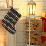Meia De Natal Grande Guitarras - padrão de música colorida acústica elé<br><div class="desc">Legal e festiva de Natal. Estas guitarras multicoloridas elétricas, acústicas e semiacústicas são desenhadas à mão e pintadas em cores vibrantes e psíquicas, cada violão vestindo um padrão de chapéu de Papai Noel fofo. O estoque perfeito de Natal para guitarristas e amantes da música. Ilustração de violão Arte original criada...</div>