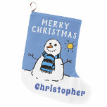 Meia De Natal Grande Imagem Snowman personalizada<br><div class="desc">O Natal com o Design de Winter Snowman no estilo de um desenho animado. Frosty,  o boneco de neve é colocado contra um fundo azul. Adicione seus próprios detalhes.</div>