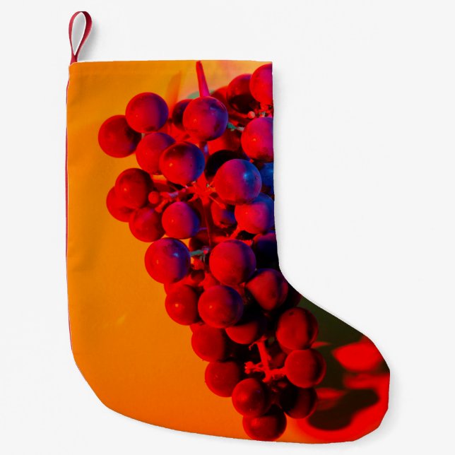 Meia De Natal Pequena Agrupamento de uva azul em luz neon laranja. COMID (Frente)