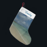 Meia De Natal Pequena Aruban Beach II Linda cena natural<br><div class="desc">Às vezes você só quer sair para um lugar quente e tropical, e esta imagem resume a experiência. Esta cena tropical mostra a praia de areia branca de Aruba com palmeira de coco. Veja na nossa loja mais fotos calmantes de praia. Esta imagem também é apresentada como o wallpaper widescreen...</div>