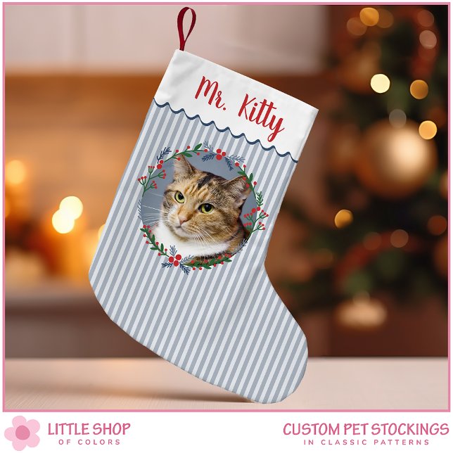 Meia De Natal Pequena Blue Stripes Evergreen Wreath Pet Cat Foto (Criador carregado)