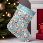 Meia De Natal Pequena Blue Vintage Retro Santa Claus Personalizado<br><div class="desc">Adicione um toque clássico à sua decoração de férias com esta plantação de natal personalizada de Santa Claus. Com Papais noeis retrorreflectores encantadores com flocos de neve festivos sobre fundo sólido, essa estocagem é perfeita para criar uma atmosfera nostálgica de Natal. Personalize-o com um nome para torná-lo especial para familiares...</div>