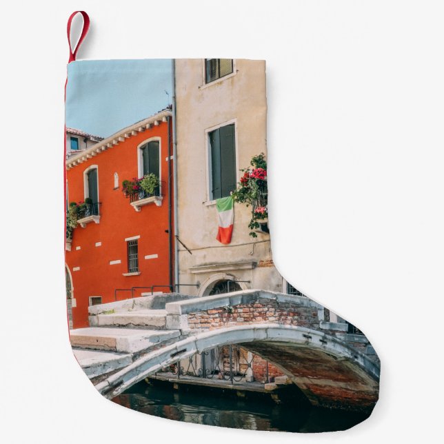 MEIA DE NATAL PEQUENA BRIDGE CONCRETA BESIDE WHITE BUILING (Frente)