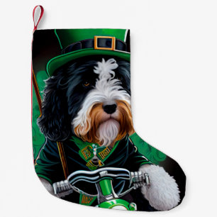 Meia De Natal Pequena Cachorro Bernedoodle dirigindo bicicleta Dia de Sã