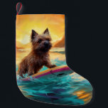 Meia De Natal Pequena Cairn Terrier Beach Surfing Painting<br><div class="desc">Mergulhe no mundo lúdico da aventura canina com esta pintura cativante. Um cão espirituoso leva às ondas, cavalgando habilmente o surf numa praia beijada pelo sol. A vibrante trabalho de arte capta lindamente a essência do entusiasmo de praia enquanto o cachorro anda sem medo das ondas, incorporando o espírito de...</div>