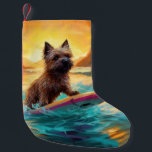 Meia De Natal Pequena Cairn Terrier Beach Surfing Painting<br><div class="desc">Mergulhe no mundo lúdico da aventura canina com esta pintura cativante. Um cão espirituoso leva às ondas, cavalgando habilmente o surf numa praia beijada pelo sol. A vibrante trabalho de arte capta lindamente a essência do entusiasmo de praia enquanto o cachorro anda sem medo das ondas, incorporando o espírito de...</div>