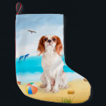 Meia De Natal Pequena Cavalier King Dog em Beach<br><div class="desc">Um cachorro bonito sentado na praia é uma ideia perfeita para alguém que ama essa raça de cachorro.</div>