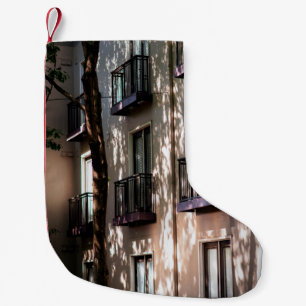 MEIA DE NATAL PEQUENA CONSTRUÇÃO CONCRETA MARAVILHOSA DURANTE O DIA- 4