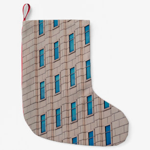 MEIA DE NATAL PEQUENA CONSTRUÇÃO DE CONCRETO MARAVILHOSA DURANTE O DIA
