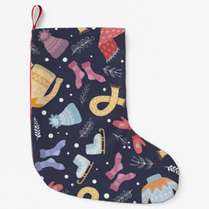 Meia De Natal Pequena Cozinha de inverno num fundo azul. Knted c