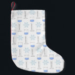 Meia De Natal Pequena Cylinder Formatado com Floco de Neve da Science Wi<br><div class="desc">Excelente para o amante da ciência! Esse padrão de padeiros,  cilindros graduados e flocos de neve é perfeito para as férias de Natal.</div>