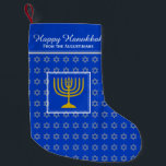 Meia De Natal Pequena Estrela HANUKKAH FELIZ de David Menorah LIGHT BLUE<br><div class="desc">Azul-claro, meia haia HANUKKAH com estrela de cor prateada do padrão David e menorah dourada no centro. O texto do espaço reservado é personalizável para que você possa adicionar seu nome ou alterar a saudação. O mesmo design no sentido inverso. Maneira ideal de apresentar seus pequenos presentes de Hanukkah. Também...</div>
