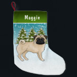 Meia De Natal Pequena Fawn Pug Cute Cartoon Dog Snowy Winter Forest<br><div class="desc">A ilustração original do desenho animado de Destei de um cão de raça Pug, casaco de cor doce. O cão é colocado numa cena de inverno com três árvores de abeto verde e neve caindo. O fundo é um gradiente azul a branco que dá à design aquele olhar frio do...</div>