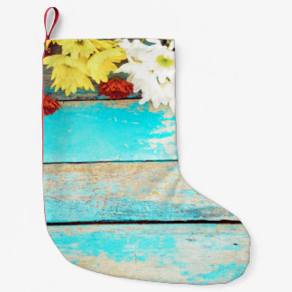 Meia De Natal Pequena Flores coloridas, borda de madeira vintage.