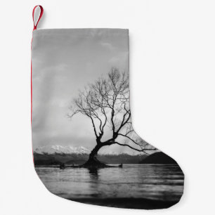 MEIA DE NATAL PEQUENA FOTO GRAYSCALE DA ÁRVORE BARATA NO CORPO CALMO DE