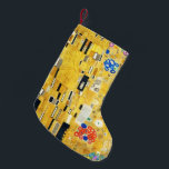 Meia De Natal Pequena Gustav Klimt O Beijo Vintage Art Nouveau Painting<br><div class="desc">Gustav Klimt The Kiss Vintage Art Nouveau Painting The Kiss (Em alemão: Der Kuss) foi pintado pelo pintor simbolista austríaco Gustav Klimt entre 1907 e 1908, ponto alto de seu período de Ouro, quando pintou várias obras em estilo semelhante. A pintura é amplamente considerada uma obra-prima do início do período...</div>
