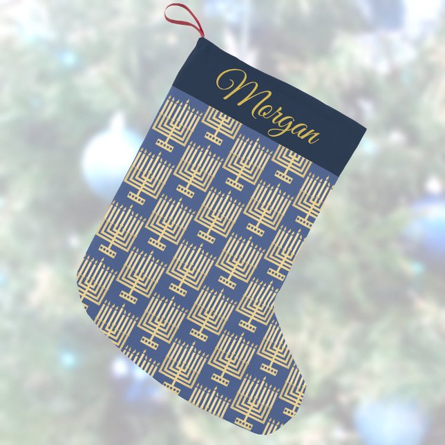 Meia De Natal Pequena Hanukkah Dourado Padrão Adicionar Seu Nome Chrismu (This Hanukkah menorah Christmas stocking in blue and faux gold is fun for interfaith families)