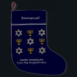 Meia De Natal Pequena Hanukkah Pequeno Estoque de Natal Personalizado Mo<br><div class="desc">meia-noite, azul moderno e personalizado, meia-noite, com meia-noite, meia-estocagem HANUKKAH, mostrando ouro falso e ESTRELA prateada DE DAVID e MENORAH em um padrão ladrilhado. O texto lê HAPPY HANUKKAH com uma família de marcadores de posição ou um nome pessoal, e é PERSONALIZÁVEL, para que você possa PERSONALIZÁ-lo adicionando seu nome...</div>