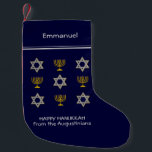 Meia De Natal Pequena Hanukkah Pequeno Estoque de Natal Personalizado Mo<br><div class="desc">meia-noite, azul moderno e personalizado, meia-noite, com meia-noite, meia-estocagem HANUKKAH, mostrando ouro falso e ESTRELA prateada DE DAVID e MENORAH em um padrão ladrilhado. O texto lê HAPPY HANUKKAH com uma família de marcadores de posição ou um nome pessoal, e é PERSONALIZÁVEL, para que você possa PERSONALIZÁ-lo adicionando seu nome...</div>