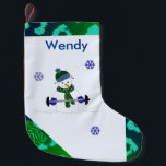 Meia De Natal Pequena Levantamento de Peso de Snowman<br><div class="desc">Um bonitinho bonitinho em seus acessórios de inverno levantando pesos. Flocos de neve descendo. Excelente para aquelas caras e gals que adoram trabalhar e ficar ajustados. Adicione o nome conforme desejado.</div>