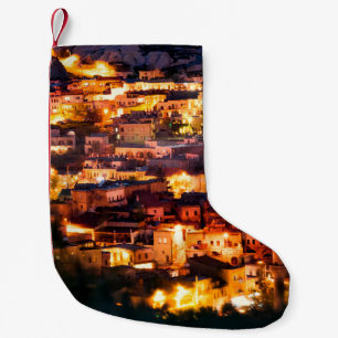 Meia De Natal Pequena Linda vista Goreme à noite. Famoso centro de b