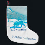 Meia De Natal Pequena Lone Wolf In WInter - Fröhliche Weihnachten<br><div class="desc">Um lobo (Canis lupus) percorre uma paisagem nevada nesta imagem estilizada e monotônica. O texto alemão que lê "Fröhliche Weihnachten" (Feliz Natal) também aparece. Adicione seu próprio texto adicional.</div>
