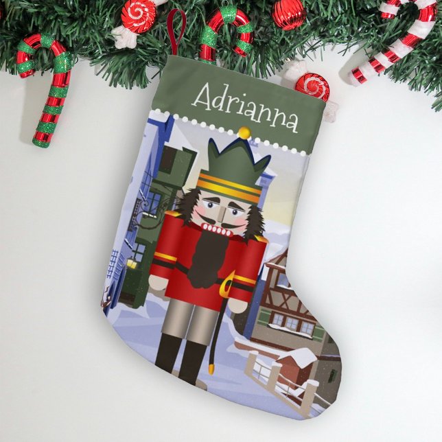 Meia De Natal Pequena Nutcracker, alemão verde bávaro Personalizado (Nostalgic green and blue personalized Christmas stocking with name. Red nutcracker, Bavarian town.)