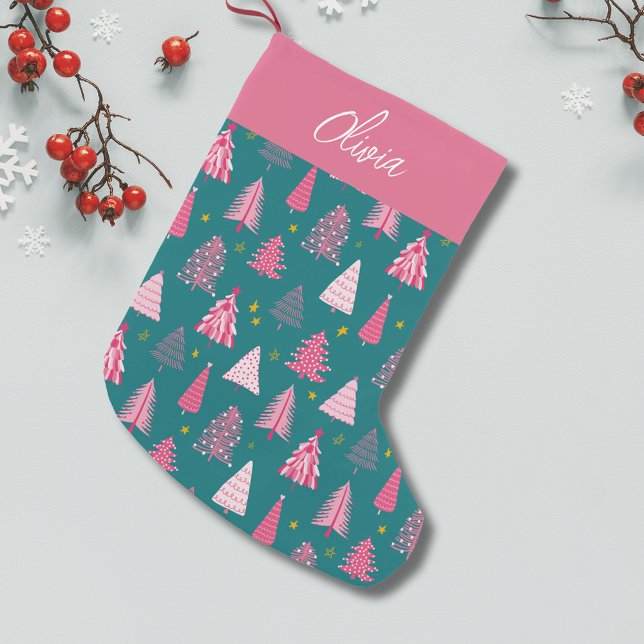 Meia De Natal Pequena Padrão de Árvore de Natal Rosa e Verde Personaliza (Pink Christmas tree winter wonderland personalized Christmas stocking)