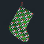 Meia De Natal Pequena Padrão de Chapéu Santa Bola de Futebol em Verde<br><div class="desc">Bola de Futebol Festivo em Santa Hat sobre ornamentos de Padrão Verde, presentes e decorações divertidas de feriado apresentam nossa arte original de uma bola de futebol preto e branco, todas vestidas para as férias um chapéu vermelho de Papai Noel em um padrão repetido contra um fundo verde com nossa...</div>