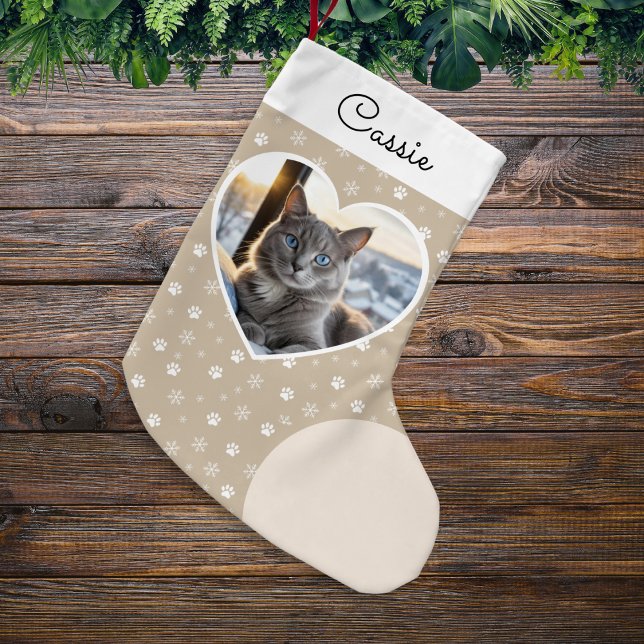 Meia De Natal Pequena Pet Photo Cream Cozy Natal (A Christmas stocking with snowflakes and pawprints, personalized with your cat's photo and name)
