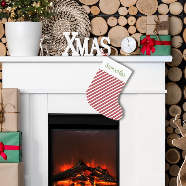 Meia De Natal Pequena Red e White Strike Natal Personalizados (Simple whimsical Christmas holiday red and white stripes with green lettering.)