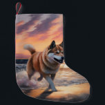 Meia De Natal Pequena Sandy Paws Akita Dog em Beach Sunset<br><div class="desc">Mergulhe na beleza tranquila do nosso cão "Sandy Paws and Sunset Hues" na design do pôr do sol da praia. Esta cena cativante captura a essência de uma noite perfeita na costa, com um companheiro leal canino desfrutando das areias ouros e das lutas respiratórias do sol. Quer você seja um...</div>