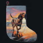 Meia De Natal Pequena Sandy Paws Bloodhound Dog em Beach Sunset<br><div class="desc">Mergulhe na beleza tranquila do nosso cão "Sandy Paws and Sunset Hues" na design do pôr do sol da praia. Esta cena cativante captura a essência de uma noite perfeita na costa, com um companheiro leal canino desfrutando das areias ouros e das lutas respiratórias do sol. Quer você seja um...</div>