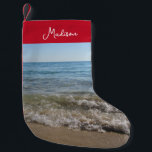 Meia De Natal Pequena Sea & Sand Beach Waves Nome Personalizado<br><div class="desc">Uma bela fotografia do mar e da areia com ondas de praia em queda. Um design ideal para quem ama fotografia cênica paisagística. Presente de aniversário ideal,  decoração doméstica ou presente para qualquer outra ocasião especial.</div>