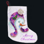 Meia De Natal Pequena Snowman com Hat Christmas Stocks<br><div class="desc">Meias natalinas com Feliz Homem de Neve em Rosa Púrpura Beanie Winter Hat Divertido Pintura Natal Coleção de Natal - ou Escolha / Adicione seu Texto / Nome / Cor - Faça seu presente especial - Redimensione e mova ou remova / adicione elementos - imagem / texto com a ferramenta...</div>